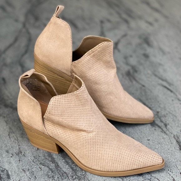 Universal Thread Shoes - Perforated Perfect Tan Ankle Booties Pointed Toe